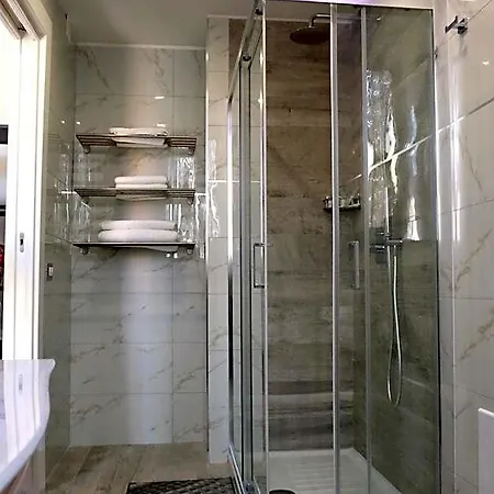 فندق مبيت وإفطار Elegance 4*