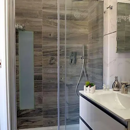 فندق مبيت وإفطار Elegance نابولي